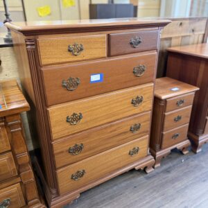 King Mahogany Chest of Drawers