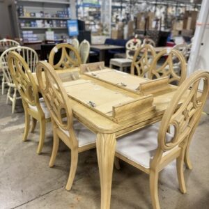Dining Room Table & 6 Chair Set