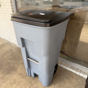 Rubbermaid BRUTE 55-Gallon Rollout Container