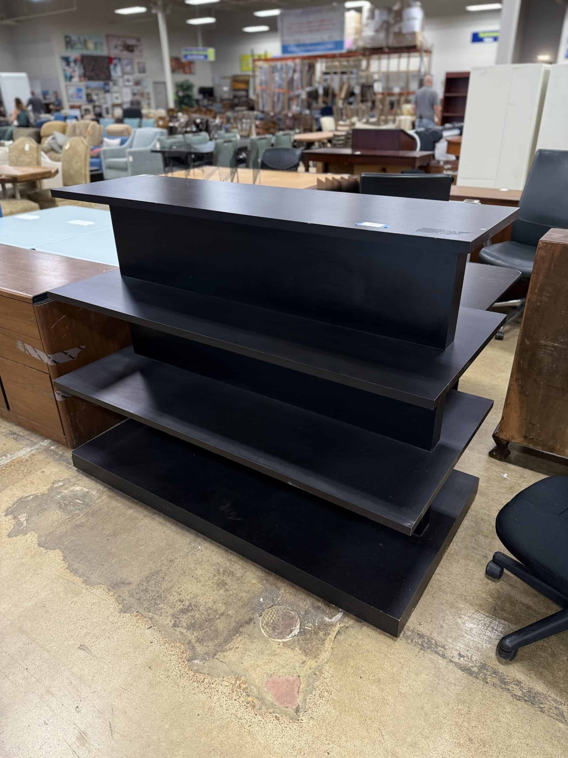 Modern Retail Display Shelf - Image 2