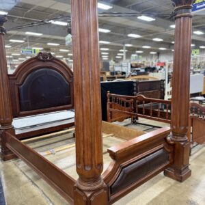 Elegant Four-Poster Queen Bed